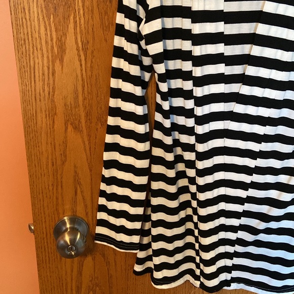 Samier open sweater, size large, black and white striped. - Picture 4 of 10